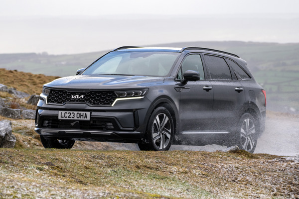 Kia Sorento dynamic front three-quarter