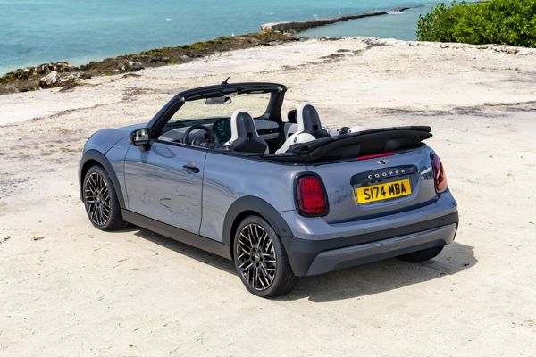 Mini Cooper Convertible: rear