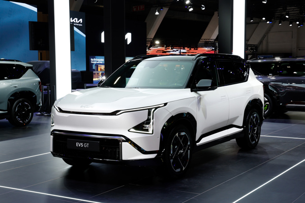 Kia EV5 GT: front view