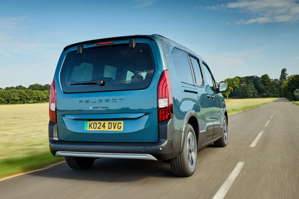 Peugeot e-Rifter: driving