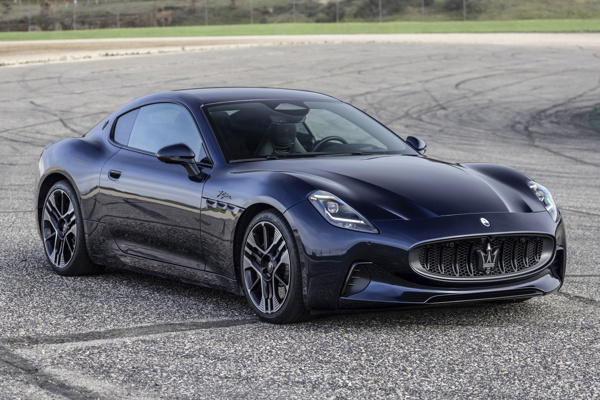 Maserati GranTurismo static front three-quarter