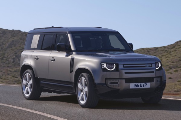 Land Rover Defender 110 dynamic front three-quarter