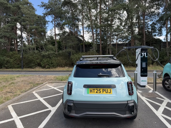 Renault 4: charging