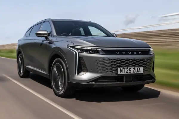 Omoda 9 dynamic front three-quarter