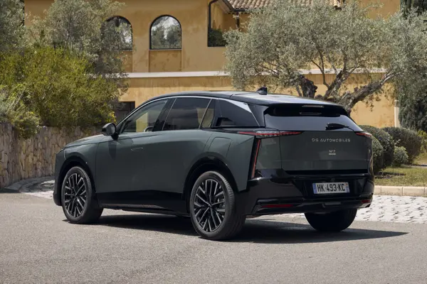 DS No7: rear view