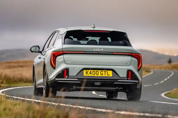 Kia K4: driving