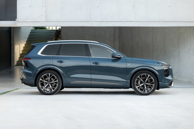 2026 Audi Q7 side