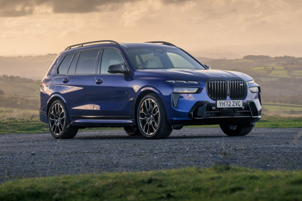 BMW X7: front view