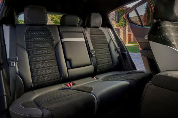 Alfa Romeo Tonale: rear seats