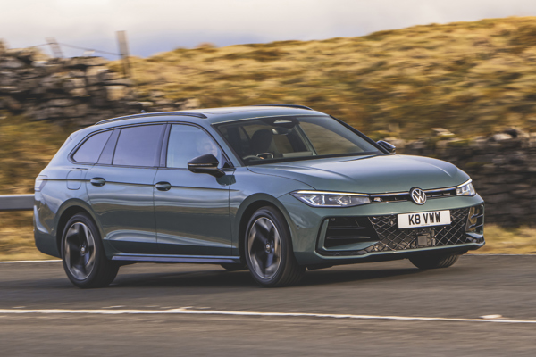 Volkswagen Passat eHybrid dynamic front three-quarter