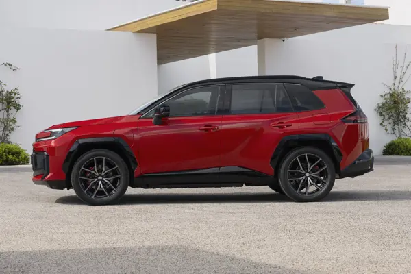 Toyota RAV4: side view