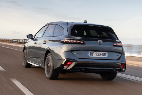 Peugeot E-308 SW: driving