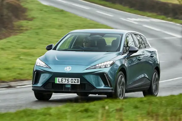 MG 4 EV: driving
