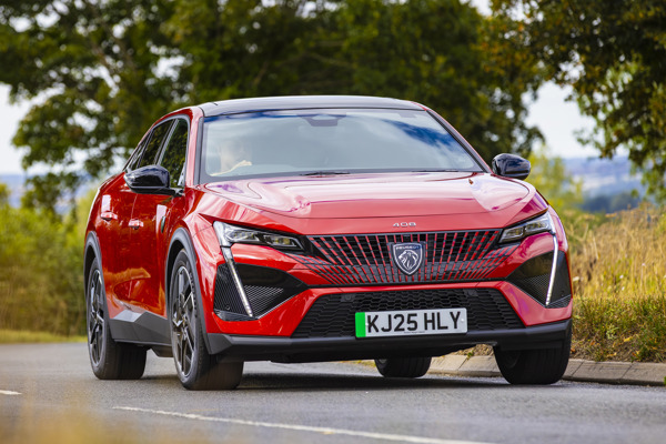 Peugeot E-408: driving