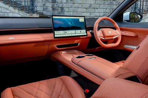 Changan Deepal S07 Review: orange interior and repositionable touchscreen