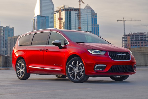 Chrysler Pacifica static front three-quarter