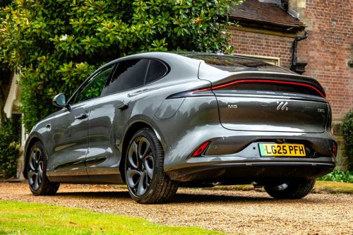 MG IM6 Review: static rear three-quarter