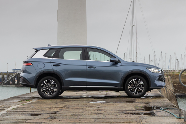 BYD Sealion 5: side view