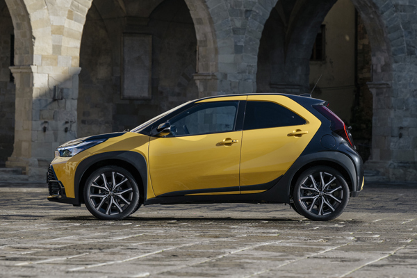 Toyota Aygo X: side view