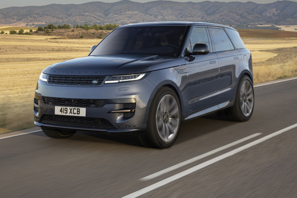 Range Rover Sport P460e dynamic front three-quarter