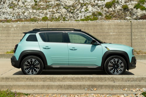 Renault 4 E-Tech Review: static side elevation