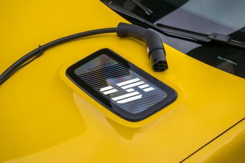 Renault 5 E-Tech Review: bonnet-mounted charge level indicator