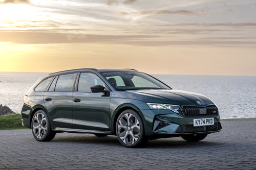 Skoda Octavia vRS Estate Mk4 — static front three-quarter