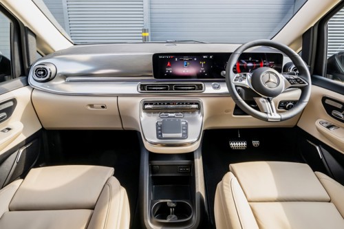 Mercedes V-Class Review: full-width dashboard viewed from the centre