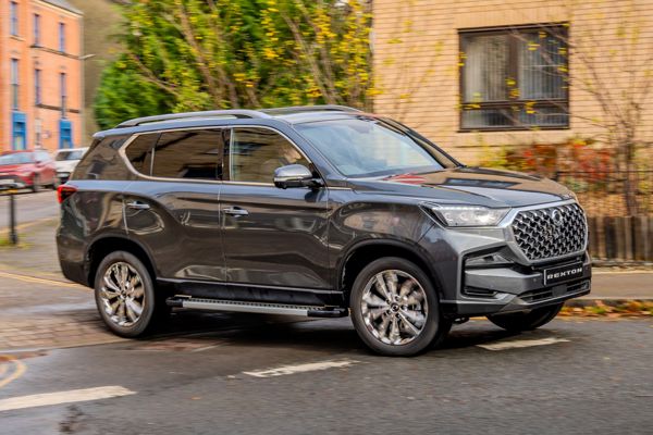 KGM Rexton dynamic front three-quarter