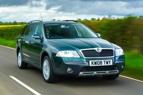 Skoda Octavia Scout Mk2 — dynamic front three-quarter
