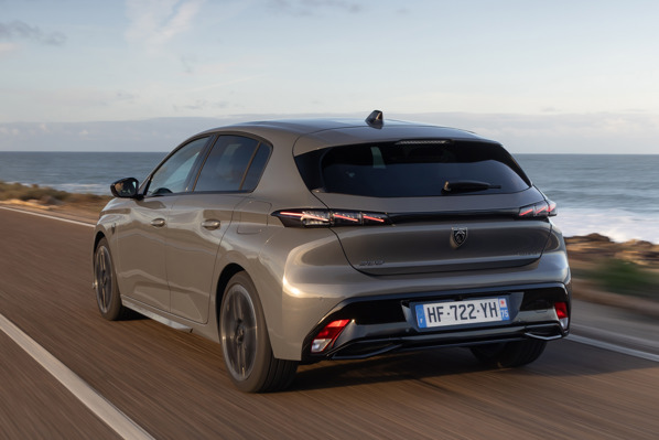 Peugeot 308: driving