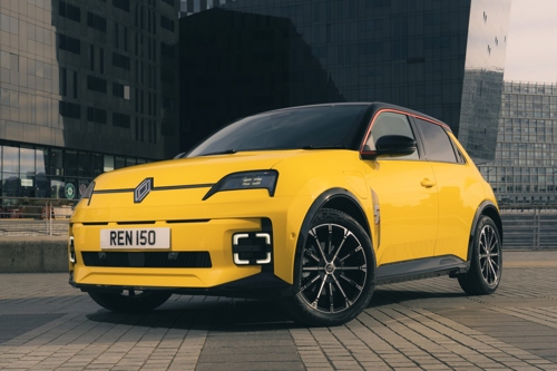 Best small automatic cars: Renault 5 E-Tech