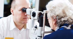 Calls for mandatory eyesight testing for older drivers