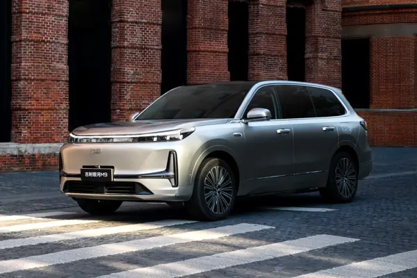 Geely Galaxy M9: front view